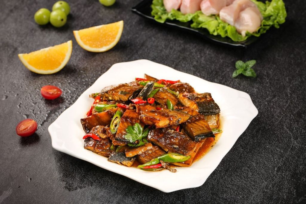 cá trê kho tiêu đậm đà