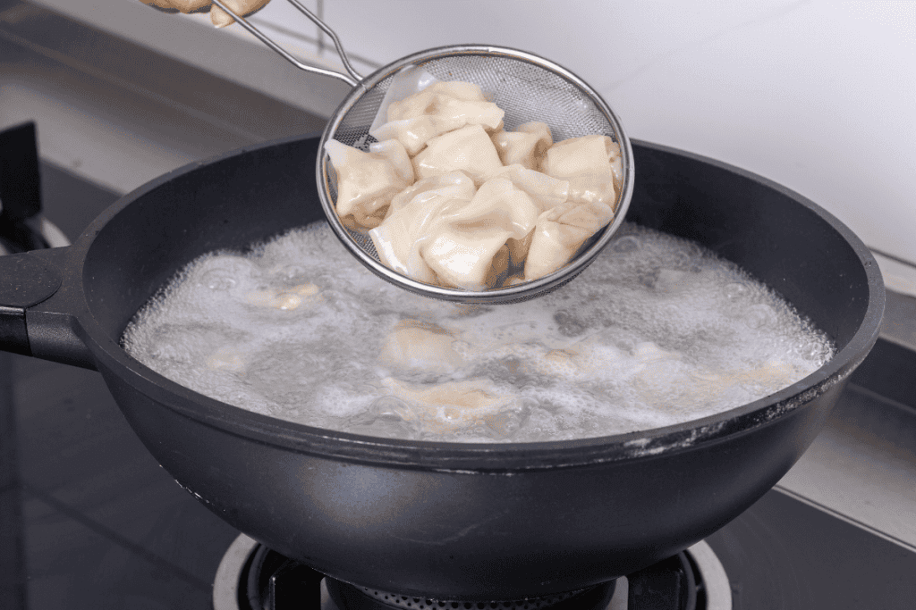 cách nấu hoành thánh không bị nát