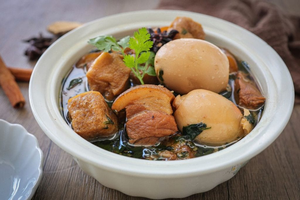 mâm cỗ cúng giỗ miền Bắc đơn giản