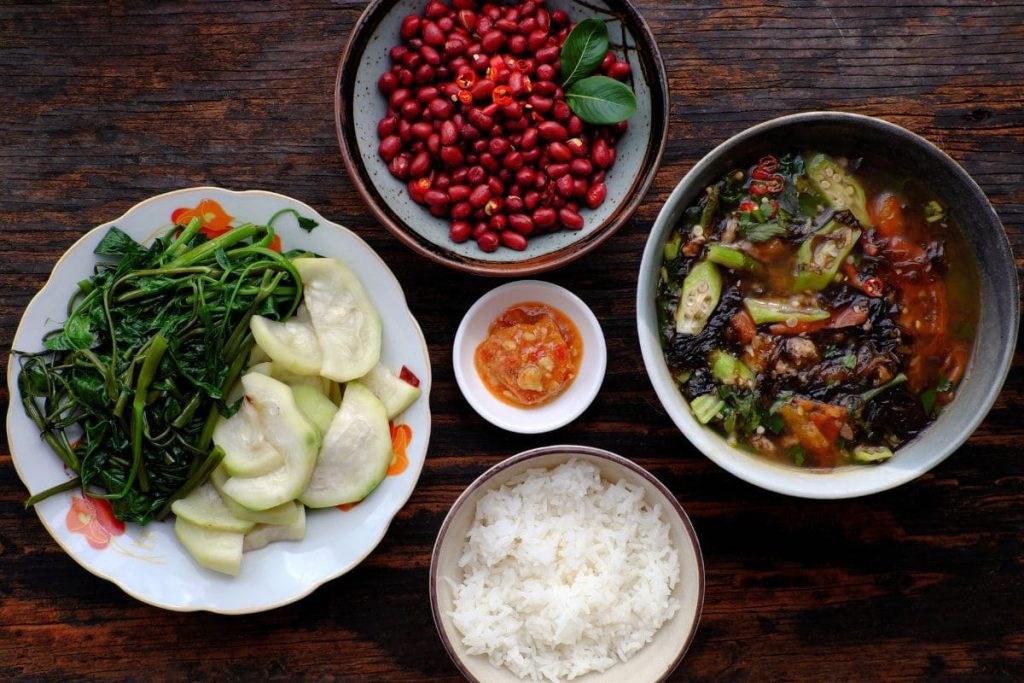 mâm cỗ đồng quê dân dã
