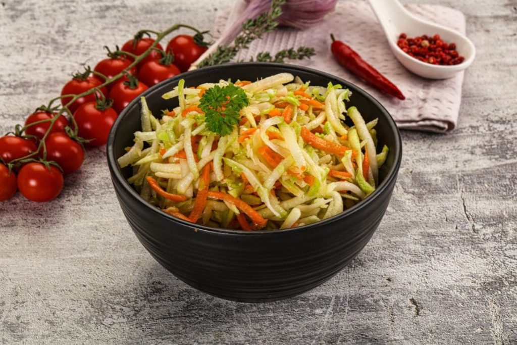 mâm cỗ nhiều rau củ cân bằng dinh dưỡng