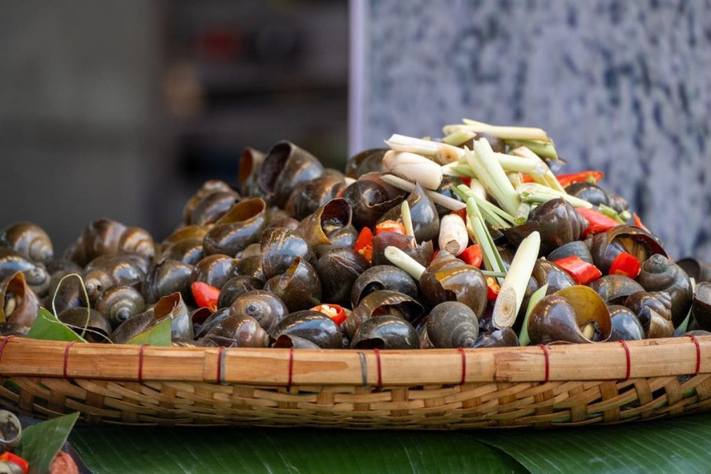 ốc bươu hấp sả gừng giòn thơm